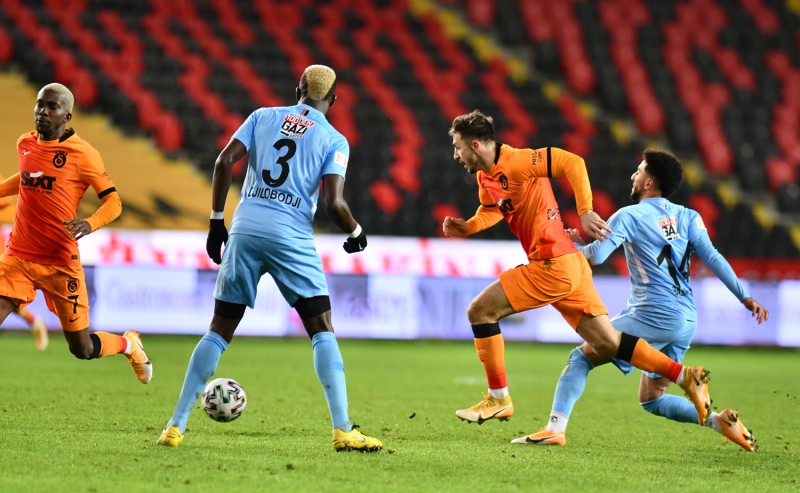 <p>Hala hazır da değil. Onyekuru'daki ısrarım çok net ve açıktı. Çok önemli bir silah. Daha evvel de bu yüzden alınmasını istedim. Keşke daha önce alınsaydı. </p>