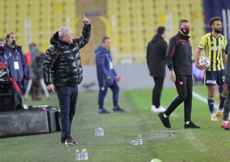 <p><b>'HER ZAMAN SUMUDİCA'YA SARI KART GÖSTERİYORLAR”</b><br></p>