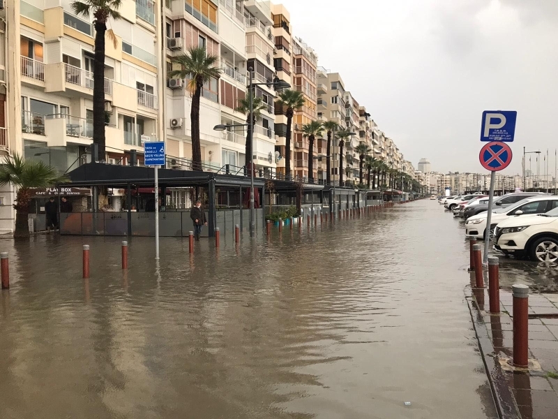 izmir sular altinda iste izmir den sel