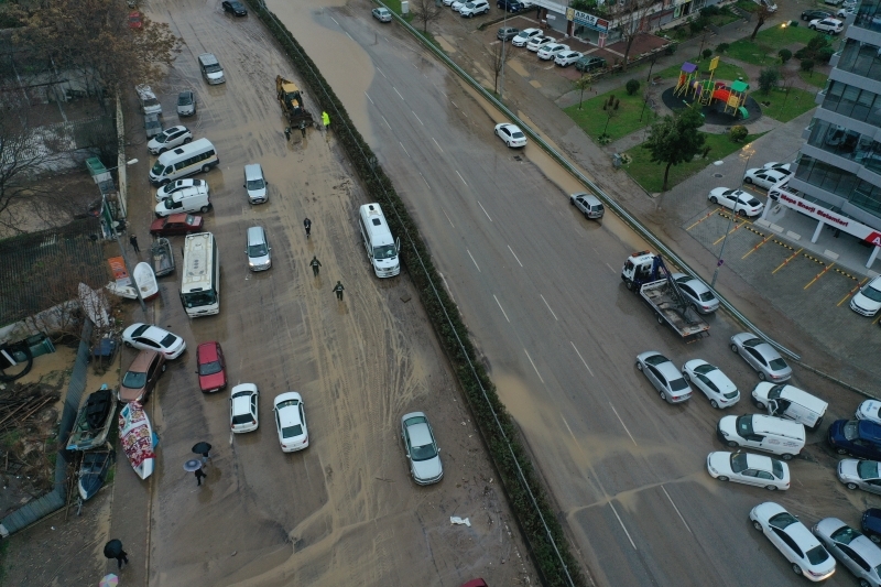 <p>Konak Tünelleri'nin Yeşildere-Konak bölümü trafiğe kapatıldı.</p>