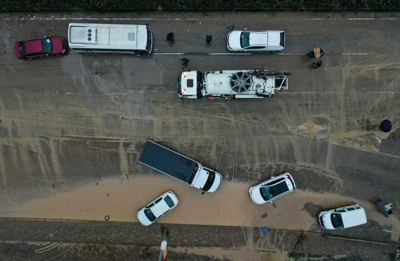 <p>Cemal Gürsel Caddesi'nde de yoğun su birikintisi görüldü. </p>