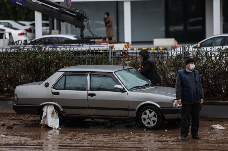 <p>İzmir'den sel görüntüleri</p>