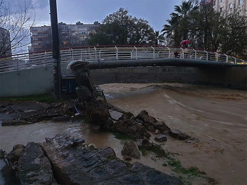 <p>İzmir'den sel görüntüleri</p>