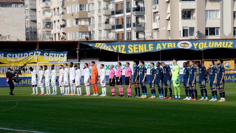 <p>Fenerbahçe, Hatayspor karşısında Altay Bayındır, Nazım Sangare, Serdar Aziz, Szalai, Caner Erkin, Luiz Gustavo, Ozan Tufan, Valencia, Osayi-Samuel, Thiam, Mert Hakan Yandaş ilk 11'i ile sahaya çıktı.</p>