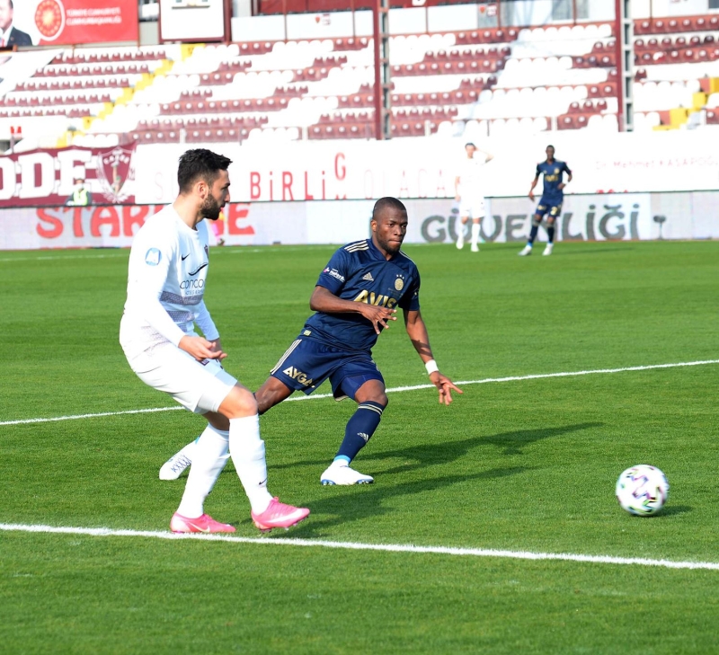 <p><b>HATAYSPOR'DA TEK DEĞİŞİKLİK</b><br></p><p><br></p><p>Ev sahibi Hatayspor'da teknik direktör Ömer Erdoğan, ligdeki son Medipol Başakşehir maçına göre ilk 11'de tek değişikliğe gitti.</p>