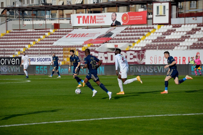 <p>Hatayspor, Fenerbahçe karşısında sahaya Munir, Popov, Billong, Yusuf Abdioğlu, Mesut Çaytemel, Aabid, Ribeiro, Traore, Boupendza, Selim Ilgaz ve Diouf ilk 11'i ile çıktı.</p>