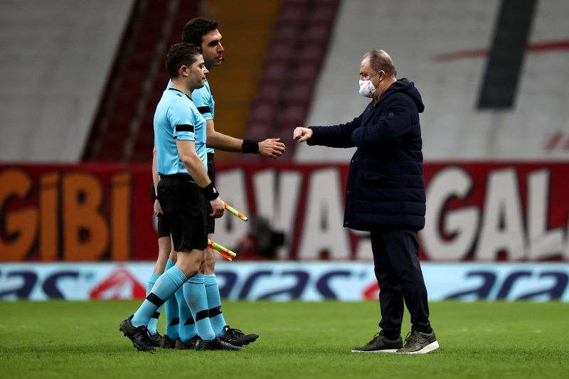 <p><b>İRFAN CAN KAHVECİ MESAJI</b></p><p>Benim verdiğim listenin aşağı yukarı büyük bir bölümü yerine geldi. Gelmeyenlerle ilgili isteyene değil, gelmeyene niçin gelmediğini sormak lazım.</p>