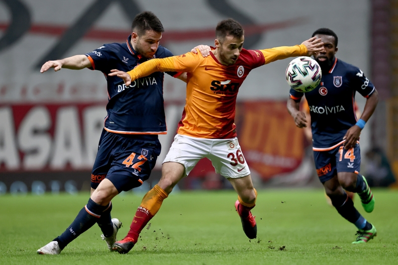 <p> Çünkü, dışarıyla bir mücadele vereceksek Galatasaray'ın bütün dengelerine, kuvvetlerine ihtiyacımız vardır. Bir araya gelince Galatasaray daha da büyük bir camia haline gelir. Bunun her zaman olması gerekiyor. Hadiselerden çıkarmamız gereken budur.</p>