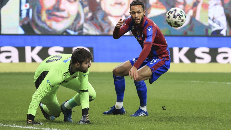 <p>Lyon hem Beikta’n kalecisi Ersin’i hem de Uurcan’ seyretmeye geldi.</p>