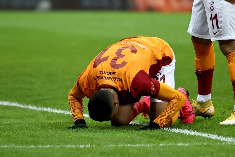 <p><b>“FEGHOULI GEL�NCE MISIRLI DAHA FAZLA �� YAPAR”</b></p><p><br></p><p>Galatasaray'da sol taraf� Onyekuru halletti, kaleci de geldi. Muslera geldi, Onyekuru solda, Feghouli de sa�a gelirse Galatasaray �ok farkl� olur. O zaman M�s�rl� da daha fazla i� yapabilir.</p>