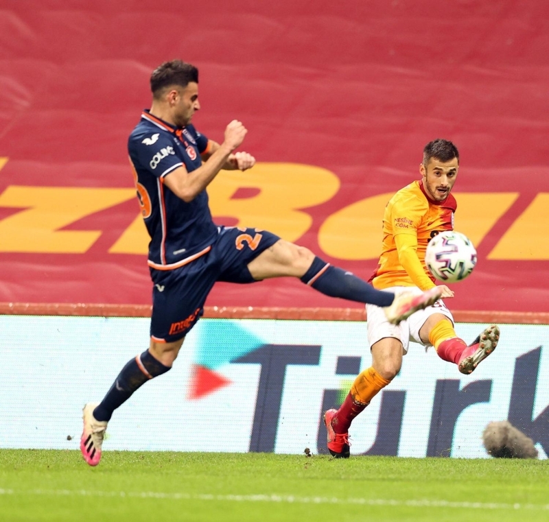 <p><b>SARACCHI �VG�S�</b></p><p><br></p><p>Galatasaray'da Saracchi de �ok iyi oynad�, �ok iyi i�ler yapt�. Ma� boyunca iyi i�ler yapt�, topa fazla vurmad�, iyi yerlerde m�dahaleler yapt�, topu oyuna iyi soktu.</p>