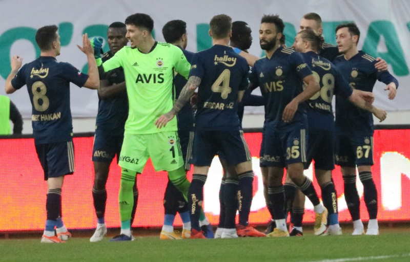 <p><b>EN ÖNEMLİSİ KAZANMAK</b></p><p><br></p><p>Kurtarışlarıyla F.Bahçe'yi galibiyete taşıyan Altay Bayındır, <b>'Çok zor bir maçtı. En önemlisi kazanmaktır. Bugün bunu başardık. Şimdi takım olarak G.Saray derbisine konsantre olacağız'</b> dedi.</p>