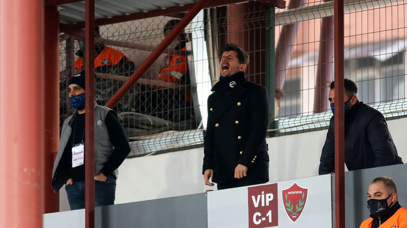 <p><b>EMRE ÇILDIRDI</b></p><p><br></p><p>Fenerbahçe Sportif Direktörü Emre Belözoğlu, Sarı-Lacivertliler'in Hatayspor ile oynadığı maçın ikinci yarısında oldukça gergindi</p>