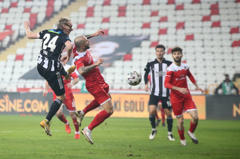 <p><b>DAHA YENİ BAŞLIYOR!</b></p>