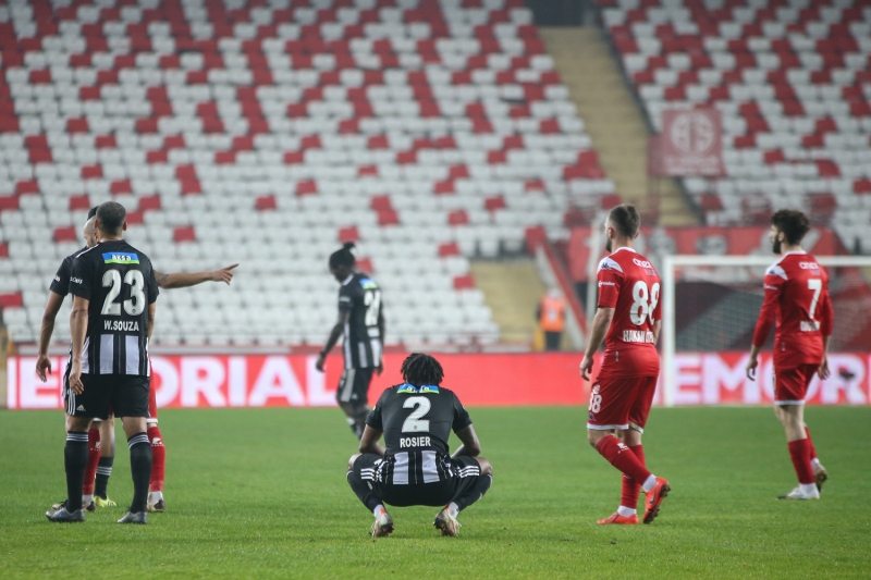 <p>Konuşunca ceza alıyoruz ama bu savaşı bırakmayacağız, sonuna kadar çabalayacağız.</p>