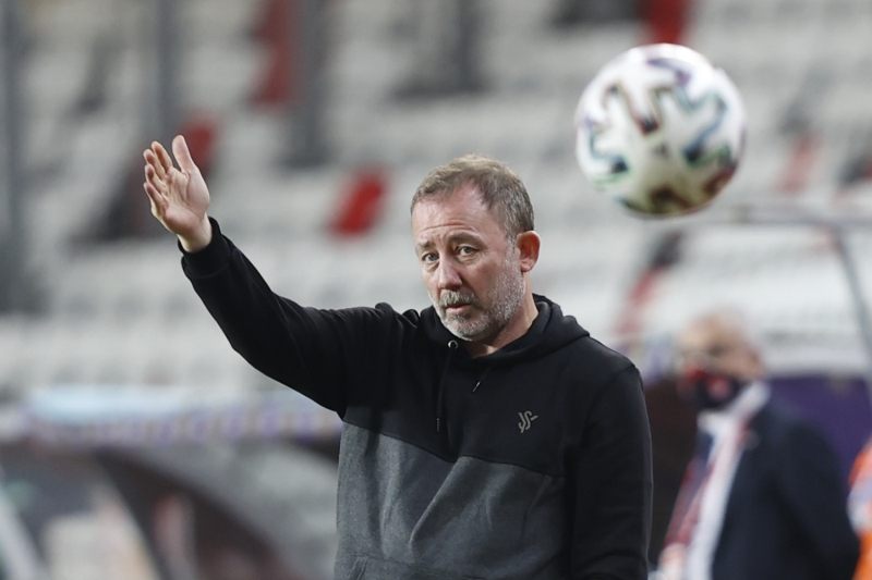 <p><b>ÇOK SİNİRLİYİM, SAVAŞACAĞIZ</b></p>