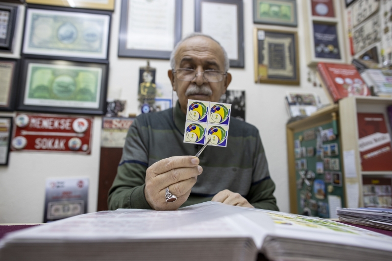 <p>Daha sonra kağıt, madeni ve hatıra para koleksiyonu yapmaya başladığını anlatan Duman, eski ankesörlü telefon kartlarını da topladığını belirtti.</p>