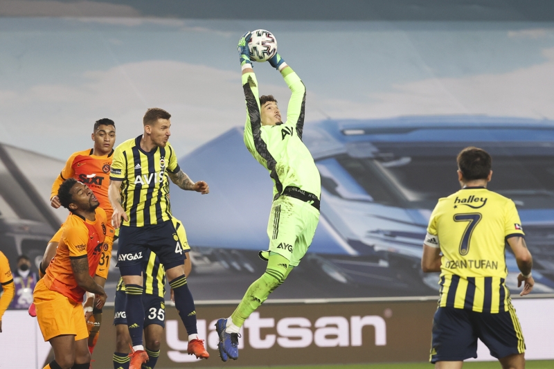 <p><b>YEDLIN YEDEK</b></p><p>Galatasaray'�n yeni transferlerinden DeAndre Yedlin ise ma�ta yedekler aras�nda yer ald�.</p>