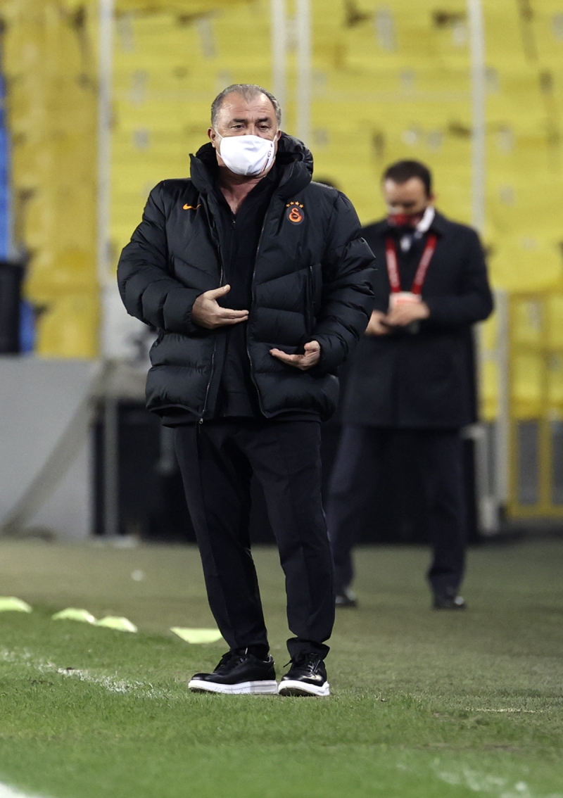 <p><b>SOSA 12 MA� SONRA 11'DE</b></p><p>Fenerbah�e'nin sezon ba��nda Trabzonspor'dan renklerine ba�lad��� Jose Sosa, ligde 12 ma� sonra 11'de �ans buldu.</p>