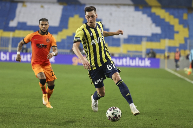 <p><b>'MESUT'UN YETENEĞİ YETTİ'</b></p>