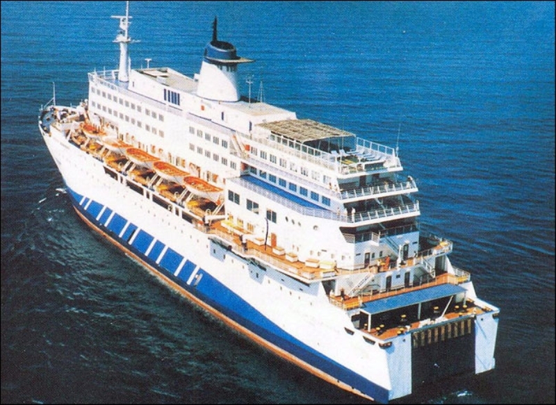 <p>Bin 312 yolcu ve 96 mürettebat taşıyan gemiden sadece 388 kişi kurtulabildi. Feribot, yaklaşık bin kişiye mezar oldu. </p>