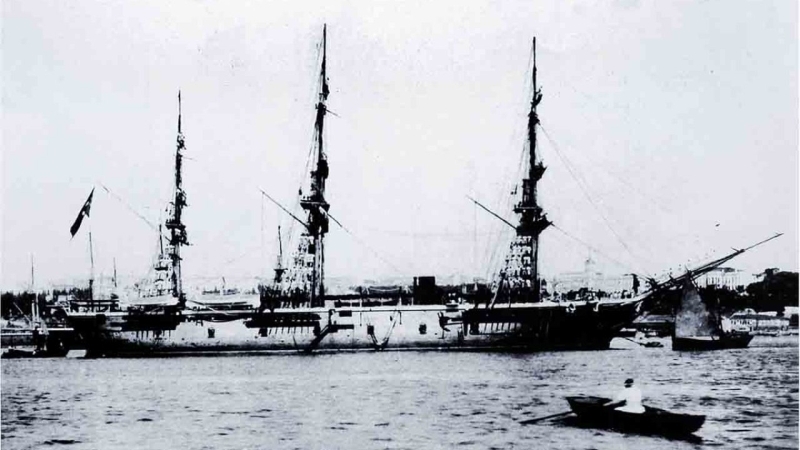 <p><strong>Ertuğrul Fırkateyni (1890 - 587 şehit)</strong></p><p>Türkiye tarihinin en büyük deniz faciasını 16 Eylül 1890'da yaşadı. Dönemin Osmanlı Sultanı II. Abdülhamid, 1887'de Japonya İmparatoru Komeii'nin yeğeninin bir savaş gemisiyle İstanbul'u ziyaret etmesinin ardından Japonya'ya bir heyet göndererek iade-i ziyaret yapılmasını emretti.<strong><br></strong></p>