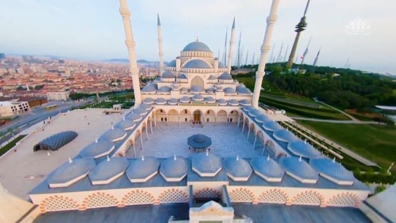 <p>Sen öyle bir insan ol ki akıllar dursun, sen ona buna değil Allah'a kulsun, ziynetler içinde parlayan bir nursun, senin gibi bir dostun üç ayları mübarek olsun.</p><p><br></p>