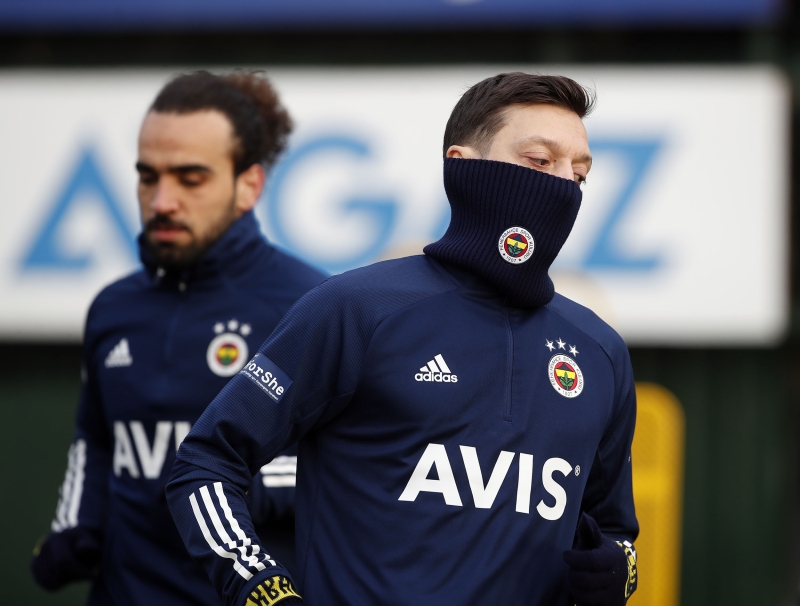 <p>Fenerbahe'de beklenen an geldi! Mesut zil bu hafta Karagmrk karsnda ilk 11'de 10 numara pozisyonunda sahaya kmas bekleniyor.</p>