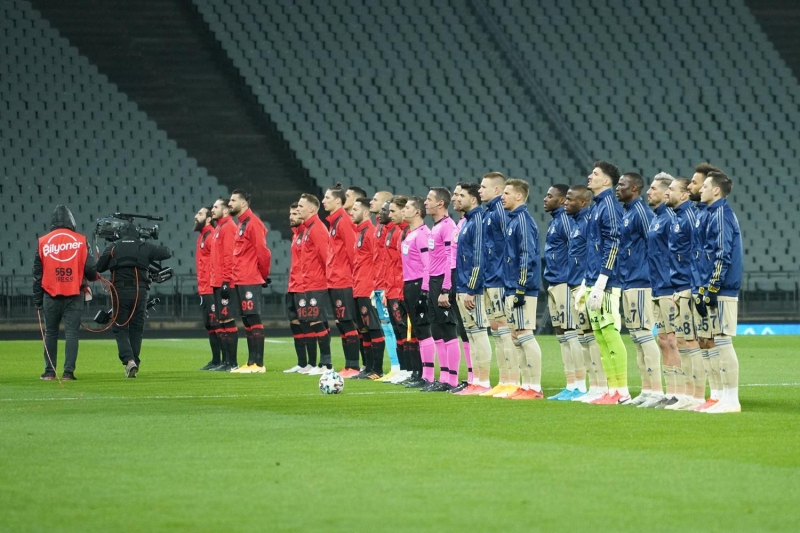 <p>Fenerbahe'nin oynamas gerektii gibi ilk yarda oynadk. Sadece  puan iin deil, mcadele iin de futbolcular tebrik ediyorum. 10 mata 8 galibiyet, 1 beraberlik, 1 yenilgi aldk. Taraftarlarmz geen matan dolay endieliler, endielenmesinler.</p>