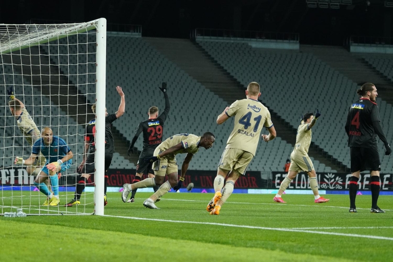 <p>Mustafa bakan o kadar ok konutu ki, ben de hatrlayamyorum artk. Koskoca adamlarn yalanlar ve iftiralar var. </p>