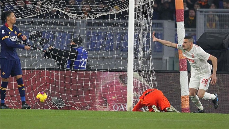 <p>2019 yılında Sassuolo'dan 18 milyon euro bonservis bedeliyle Juventus'a transfer olan 22 yaşındaki Merih Demiral, bu sezon Juventus ile 17 resmi maçta forma giydi.</p>