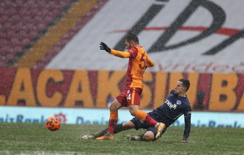 <p>26 yaşındaki orta saha oyuncusu, bu sezon ilk kez kadroda bulduğu bir müsabakaya ilk 11'de başlamadı.</p>