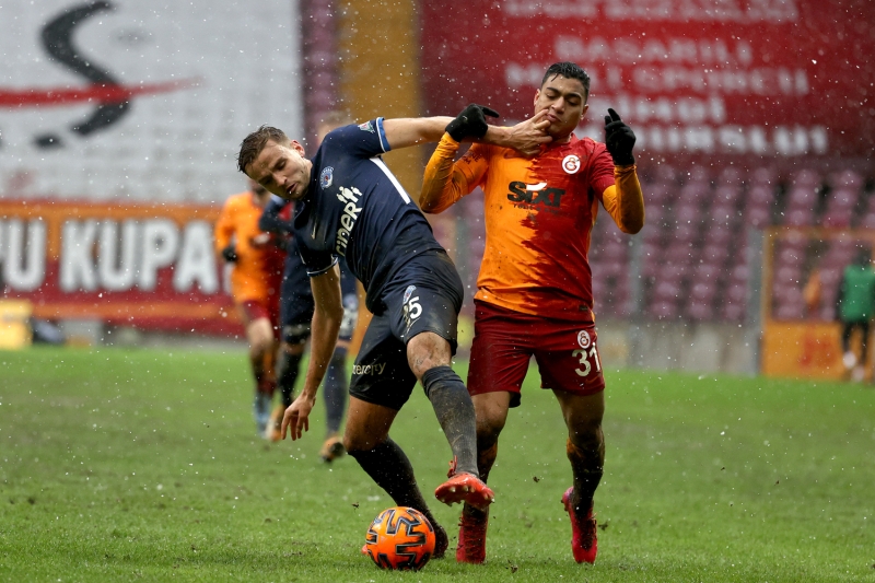 <p>Karşılaşmanın ardından sosyal medya hesabından paylaşım yapan Onyekuru,..</p>