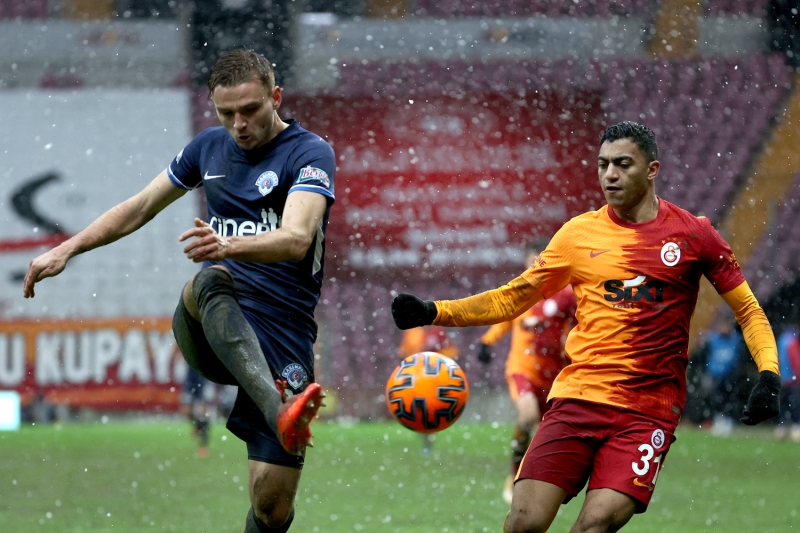 <p><b>ONYEKURU'DAN MUHAMMED'E: 'ÇAYINI İÇ VE KEYFİNE BAK'</b><br></p>