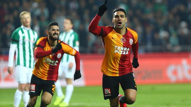 <p><b>ALANYASPOR MAINDA KADRODA YER ALMASI BEKLENYOR</b><br></p><p><br></p><p>Sakatlk riski sebebiyle Kasmpaa manda kadroda yer almayan Radamel Falcao'nun nmzdeki hafta oynanacak olan Alanyaspor manda kulbede yer almas bekleniyor.</p>