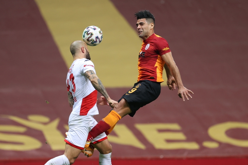 <p><b>'EN YS MLS'E GTMEK'</b><br></p><p><br></p><p>Asprilla, 'Falcao nerede oynayabilir? u anda River Plate'te oynayamaz, ok farkl bir tempo. Bence onun iin en iyisi Galatasaray'dan ayrlarak MLS'e gitmek.' dedi.</p>