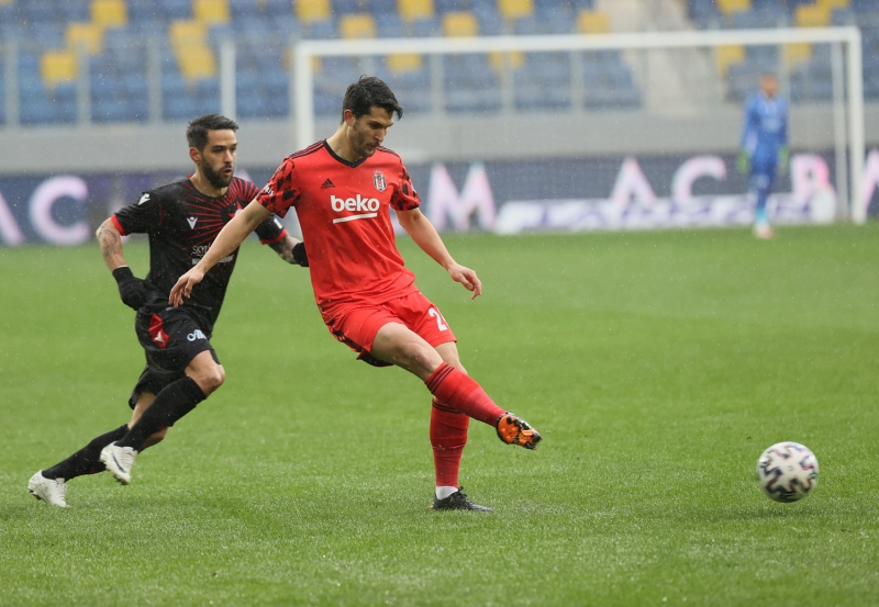 <p>Siyah-beyazl�larda sakatl��� bulunan bir ba�ka futbolcu O�uzhan �zyakup da kadroda yer almad�.</p>