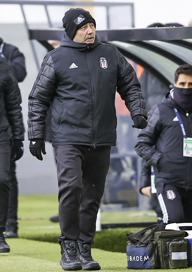 <p>Beşiktaş, Gençlerbirliği galibiyetiyle averajla tekrardan 2. sıraya yükselerek puanını 52 yaptı. </p>