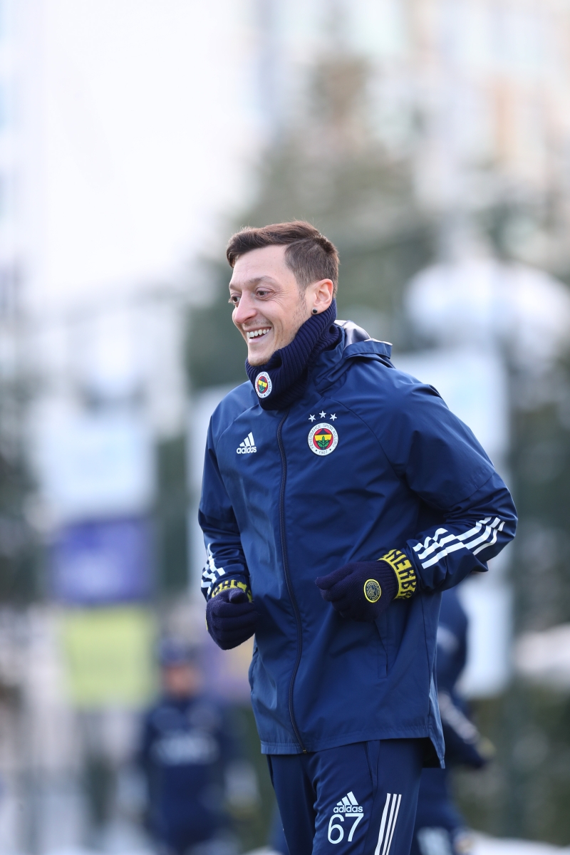 <p>Fenerbahe'de bu karlama ncesinde Pelkas tamamen iyileirken, Mesut zil'in her geen hafta performansn artrmas da teknik heyetin yzn gldryor. </p>