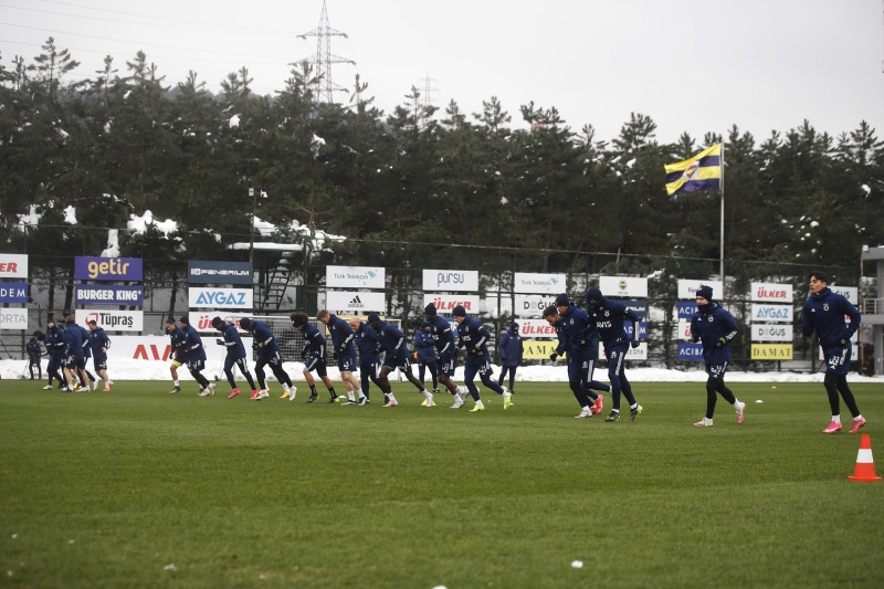 <p>Ziraat Trkiye Kupas'ndaki Medipol Baakehir mcadelesinde krmz kart gren ve 2 ma ceza alan Mauricio Lemos da kart cezas nedeniyle forma giyemeyecek.</p>