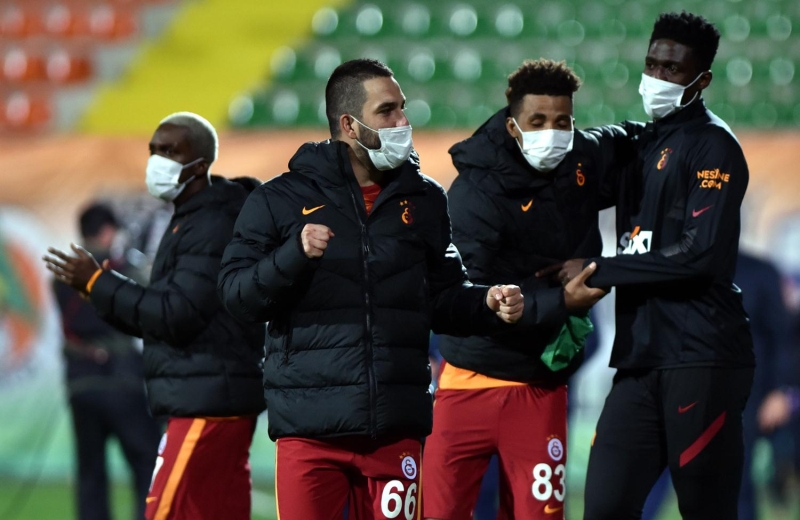 <p>Herhangi bir açık vermek istemedik. 2 stopere de müsaade ettik oynamalarına. İkinci bölgede sağlam durduk. Kendimize göre sağlam durduk.</p>