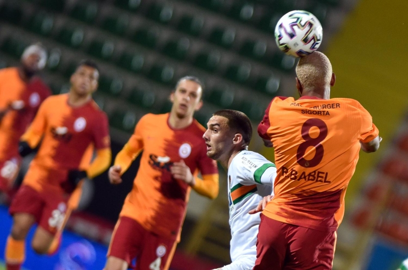 <p><b>HAYRETLER İÇERİSİNDEYİM</b></p>
