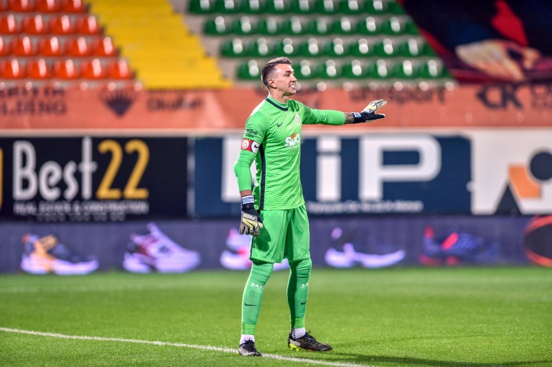<p><b>MUSLERA MA�A DAMGA VURDU</b></p><p><br></p><p>Cimbom'da kalesine d�nd�kten sonra rakiplere ge�it vermeyen Kaptan Fernando Muslera, d�n de kritik kurtar��lara imza att�.</p>