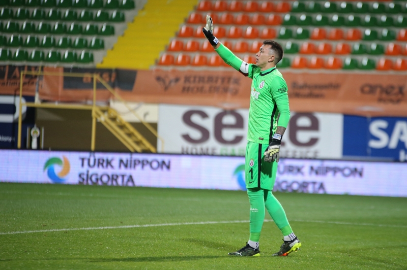 <p>Fernando Muslera, sakatl�ktan d�nd�kten sonra ��kt��� 7 S�per Lig ma��nda kalesine gelen 30 isabetli �utun 27'sini kurtard� ve y�zde 90'l�k bir kurtar�� y�zdesi yakalad�.</p>