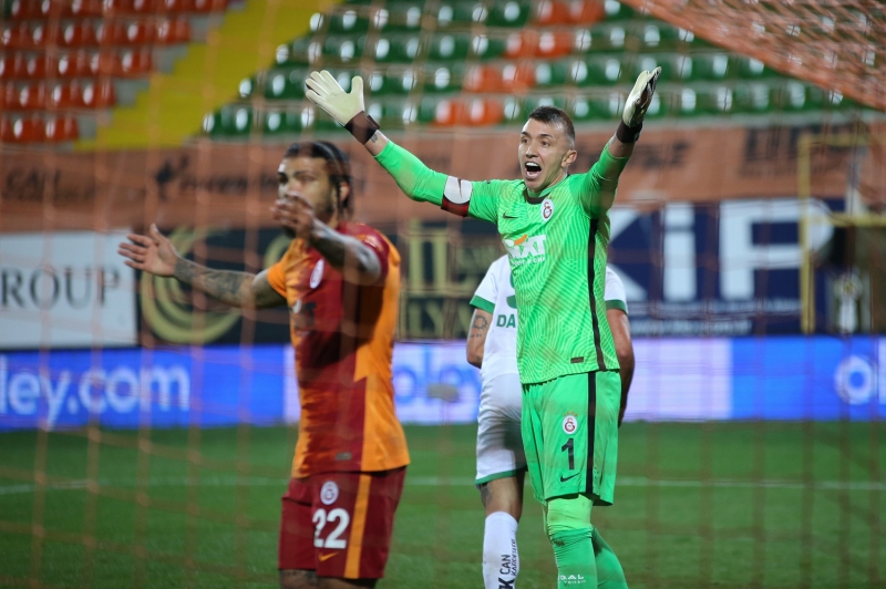 <p>Sarı-kırmızılılar o günden bu yana Süper Lig'de maç kaybetmezken, Muslera ile de galibiyet serisi yakaladı.</p>
