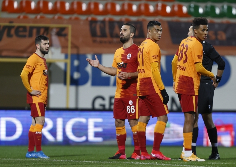 <p>Zorbay, Adanaspor altyapısına geldi 1 sene. Profesyonel oynamadı. Sonra okuluna devam etti.</p>