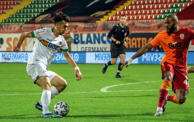 <p>Rahatsızlık duyuyorum sürekli Galatasaray ile ilgili bir şey olunca bu olayın gündeme gelmesinden.</p>