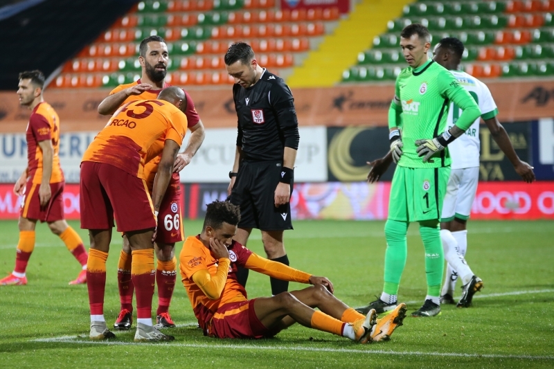 <p><b>'BU DURUMUN GÜNDEME GELMESİNDEN RAHATSIZIM'</b></p><p><br></p><p>Ben Galatasaray altyapısında fiili çalışmadım. 2005 yılında Galatasaray Büyükçekmece Futbol Okulu'nda çalışıyordum. Onu da kapattım.</p>