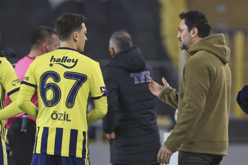 <p>'Bence gördüğüm en anlamsız oyuncu değişiklikleri ya da ben anlamıyorum futboldan.' </p>