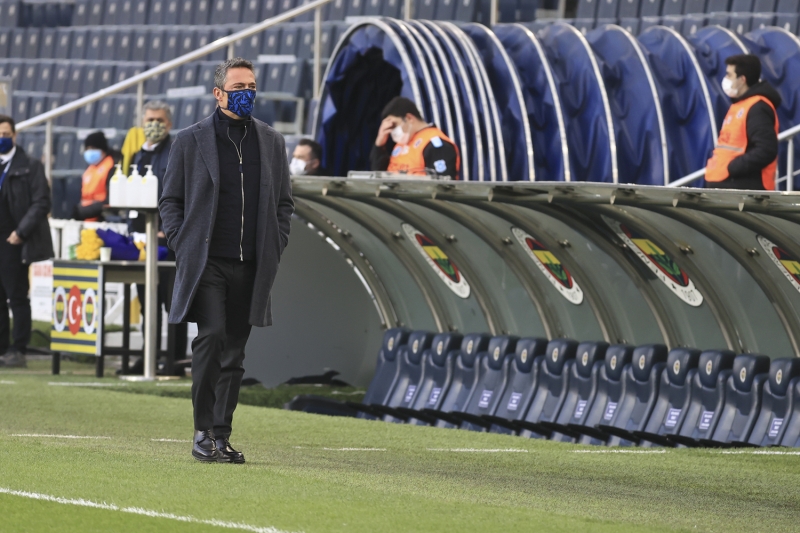 <p>Ali Ko�'un Bulut'un kadro tercihlerinin yan� s�ra baz� futbolcular�n performans�ndan da son derece rahats�z oldu�u belirtiliyor.</p>